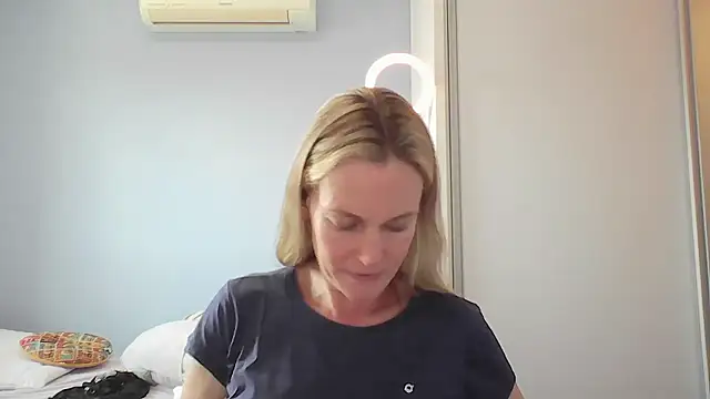 Annylove1 online show from 01-12-26, 03:52