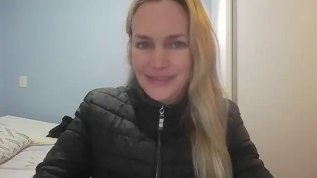 Snapshot of Annylove1 chatting on 06-26-26, 12:11 Annylove1 online show from 06-26-26, 12:11