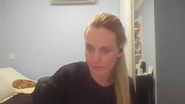 Snapshot of Annylove1 chatting on 07-19-26, 12:19 Annylove1 online show from 07-19-26, 12:19