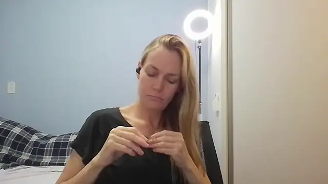 Annylove1 online show from 04-14-26, 12:21