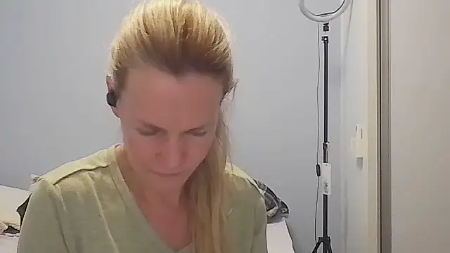 Annylove1 online show from 04-16-26, 12:11