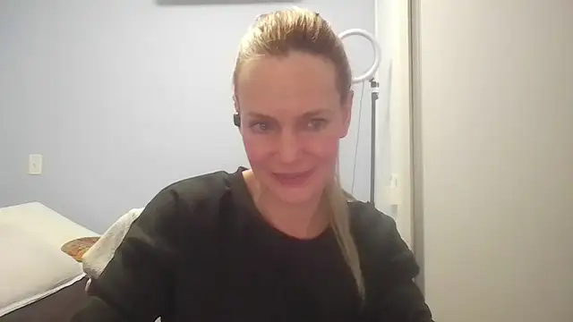 Snapshot of Annylove1 chatting on 07-12-26, 12:33 Annylove1 online show from 07-12-26, 12:33