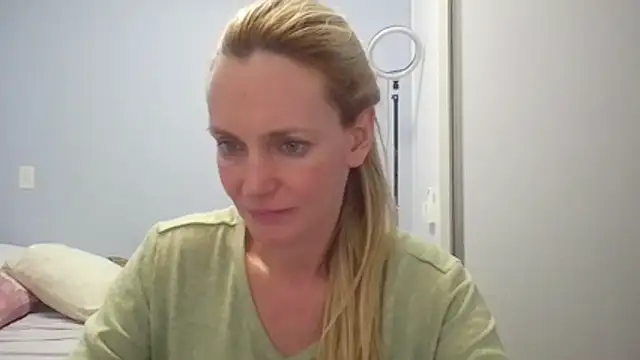 Annylove1 online show from 04-19-26, 01:06