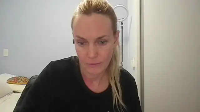 Annylove1 online show from 06-03-26, 12:22