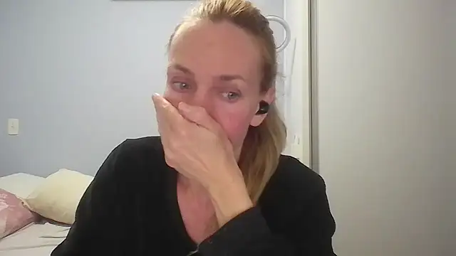 Annylove1 online show from 05-18-26, 12:22