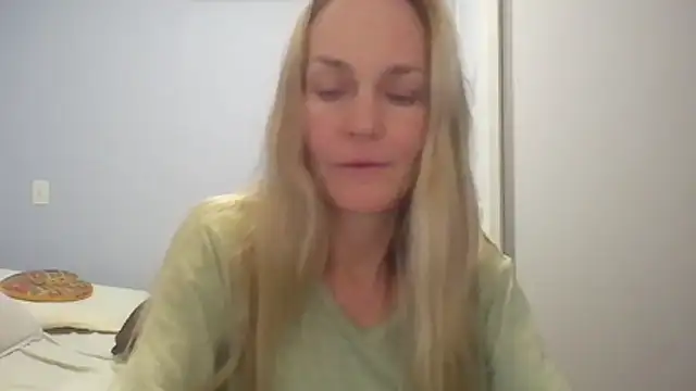 Snapshot of Annylove1 chatting on 06-16-26, 12:21 Annylove1 online show from 06-16-26, 12:21