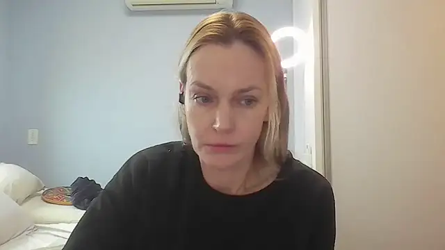 Snapshot of Annylove1 chatting on 06-12-26, 10:46 Annylove1 online show from 06-12-26, 10:46