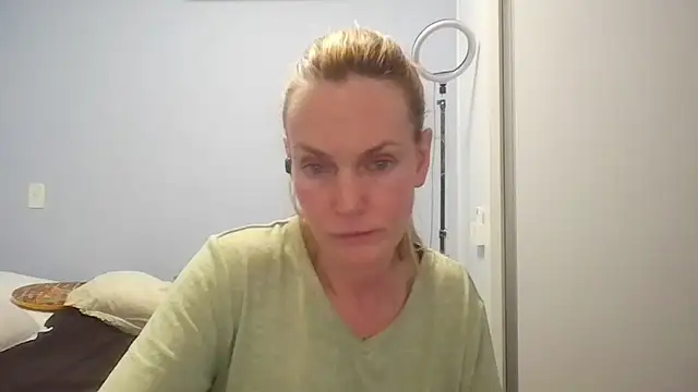 Snapshot of Annylove1 chatting on 06-15-26, 12:12 Annylove1 online show from 06-15-26, 12:12