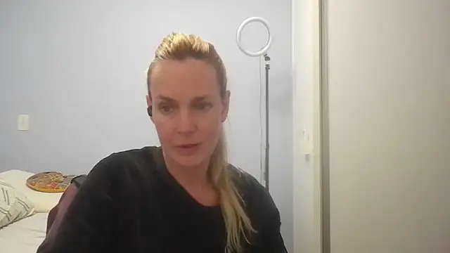 Snapshot of Annylove1 chatting on 06-19-26, 12:27 Annylove1 online show from 06-19-26, 12:27