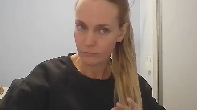 Annylove1 online show from 06-04-26, 11:53