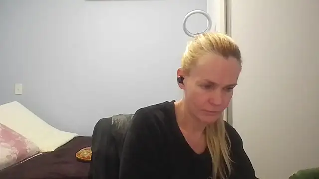 Annylove1 online show from 05-17-26, 12:21
