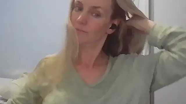 Annylove1 online show from 04-23-26, 12:28