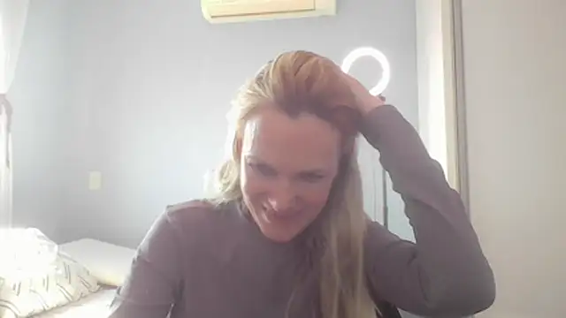 Snapshot of Annylove1 chatting on 07-06-26, 05:04 Annylove1 online show from 07-06-26, 05:04