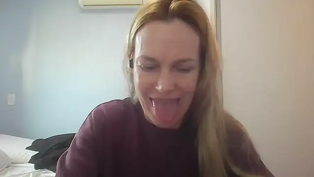 Snapshot of Annylove1 chatting on 07-14-26, 10:54 Annylove1 online show from 07-14-26, 10:54