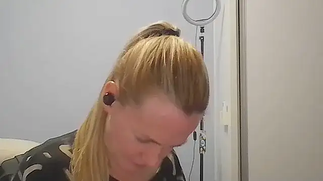 Annylove1 online show from 05-08-26, 12:14