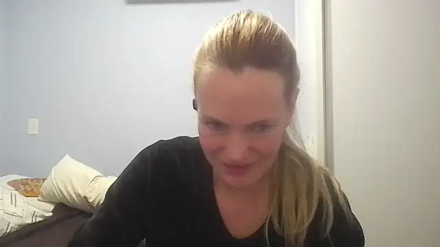 Snapshot of Annylove1 chatting on 06-28-26, 12:28 Annylove1 online show from 06-28-26, 12:28