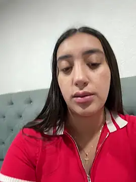 Snapshot of Hannahoff chatting on 06-12-26, 02:31 Hannahoff online show from 06-12-26, 02:31