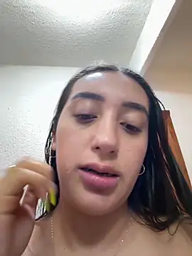 Snapshot of Hannahoff chatting on 05-29-26, 03:34 Hannahoff online show from 05-29-26, 03:34