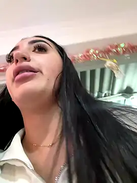 Hannahoff online show from 12-14-25, 04:29