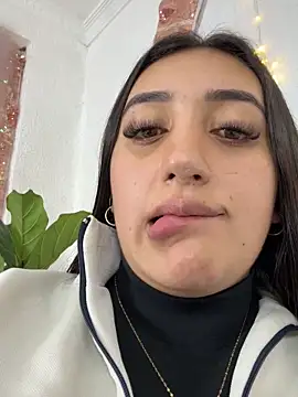 Hannahoff online show from 12-17-25, 02:05