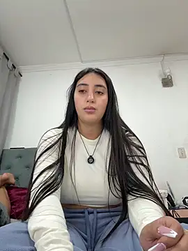Snapshot of Hannahoff chatting on 03-11-26, 02:27 Hannahoff online show from 03-11-26, 02:27
