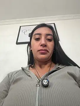 Snapshot of Hannahoff chatting on 05-21-26, 04:10 Hannahoff online show from 05-21-26, 04:10