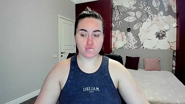 Roxie Bradley online show from 03-04-26, 06:43