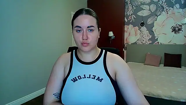Roxie Bradley online show from 06-29-26, 05:47
