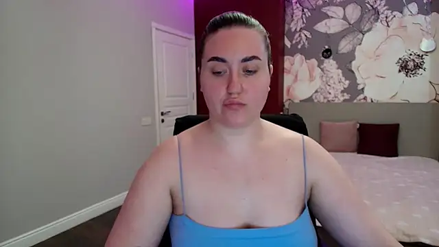 Roxie Bradley online show from 04-11-26, 07:45