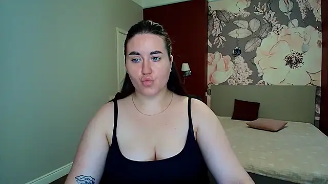 Roxie Bradley online show from 07-17-26, 05:48