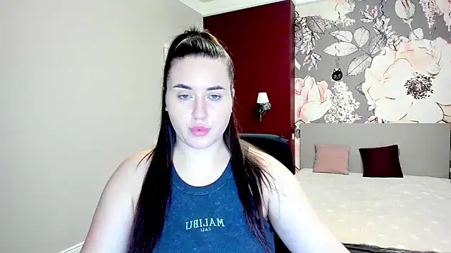 Roxie Bradley online show from 02-18-26, 06:44