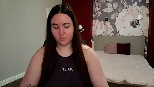 Roxie Bradley online show from 04-13-26, 05:44