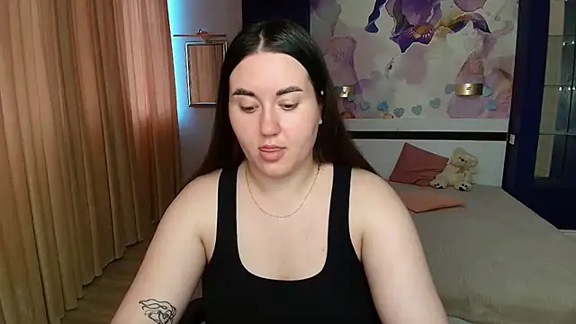 Roxie Bradley online show from 07-20-26, 05:37