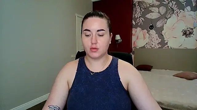 Roxie Bradley online show from 06-17-26, 06:46