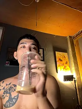 Snapshot of xlovercum chatting on 01-14-26, 05:49 xlovercum online show from 01-14-26, 05:49