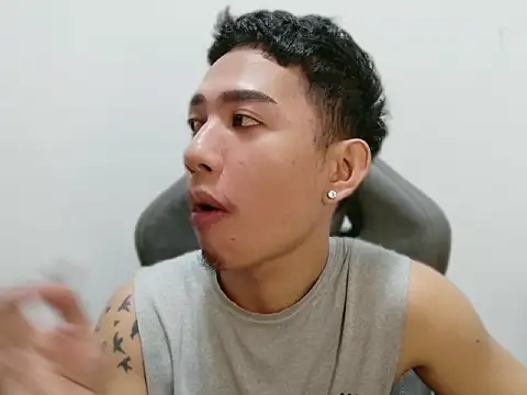 Snapshot of xlovercum chatting on 02-11-26, 08:36 xlovercum online show from 02-11-26, 08:36