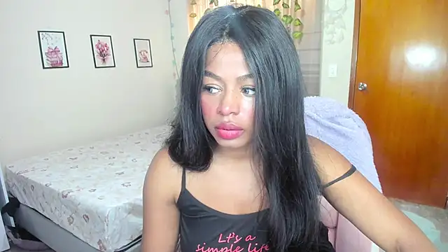 Snapshot of charlott7 chatting on 10-13-25, 01:34 charlott7 online show from 10-13-25, 01:34