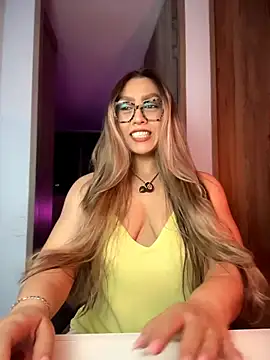 Snapshot of Im_sophiie chatting on 06-11-26, 07:16 Im sophiie online show from 06-11-26, 07:16