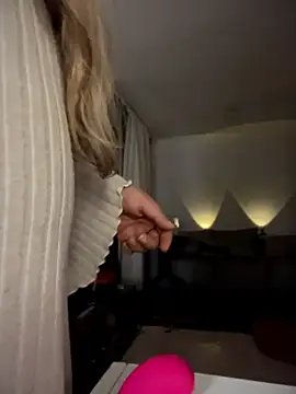 Im sophiie online show from 04-18-26, 06:49