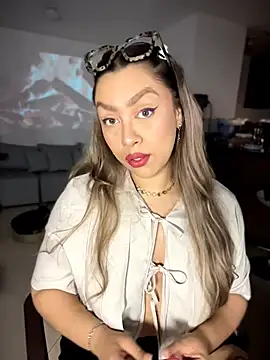 Im sophiie online show from 02-22-26, 06:49