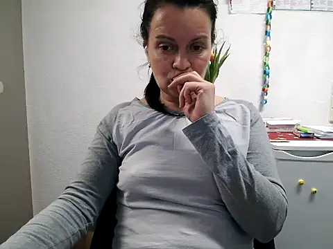 LoveNBloom online show from 02-19-25, 08:10