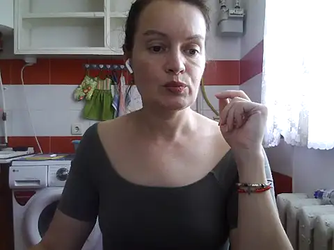 LoveNBloom online show from 07-18-26, 04:59