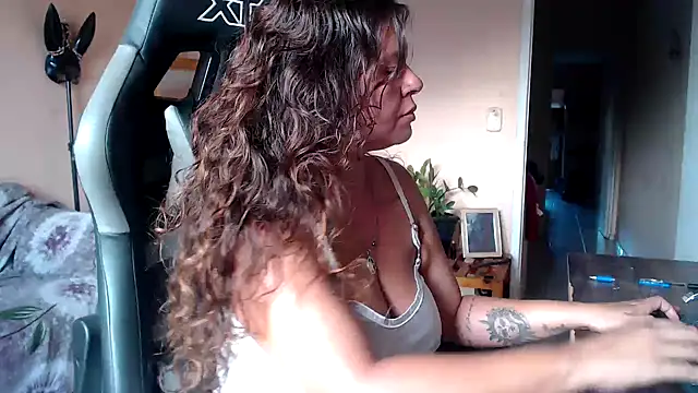 Snapshot of OliviaRojas chatting on 12-03-24, 08:55 OliviaRojas online show from 12-03-24, 08:55