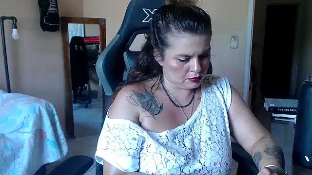 Snapshot of OliviaRojas chatting on 04-17-26, 03:26 OliviaRojas online show from 04-17-26, 03:26