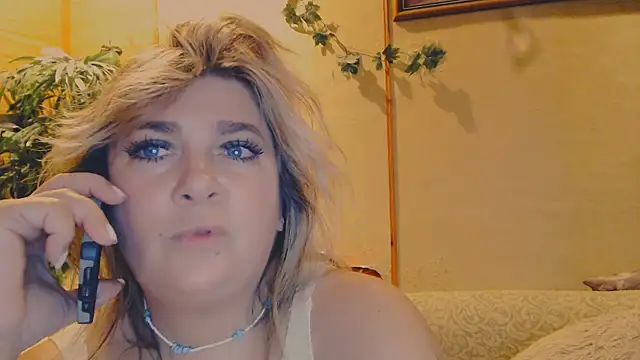 Malena Mi online show from 11-11-25, 08:47