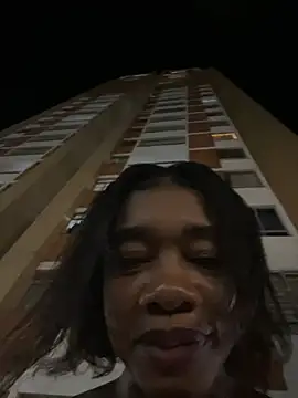 Snapshot of _yisela_ chatting on 06-12-26, 01:25 yisela online show from 06-12-26, 01:25
