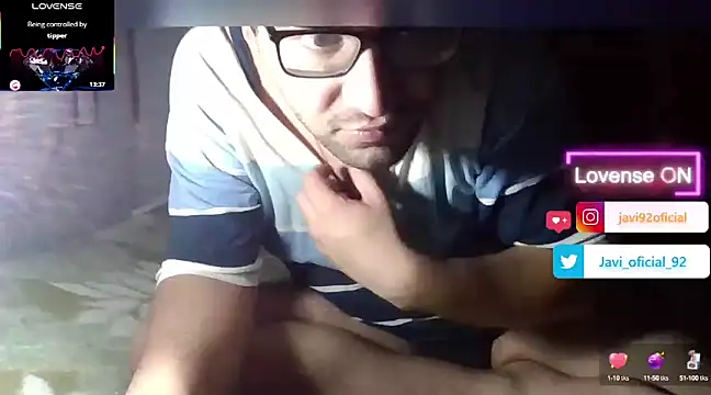 Snapshot of Javi_92 chatting on 02-17-25, 01:15 Javi 92 online show from 02-17-25, 01:15