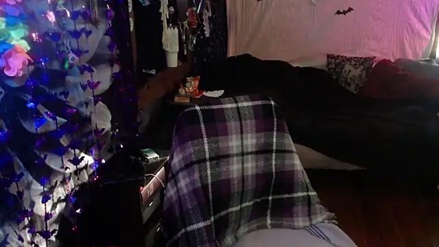 edgexchaos online show from 12-04-25, 01:54