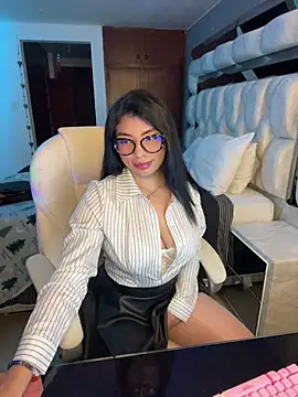 Snapshot of Miaparkerss_ chatting on 03-18-25, 12:08 Miaparkerss online show from 03-18-25, 12:08