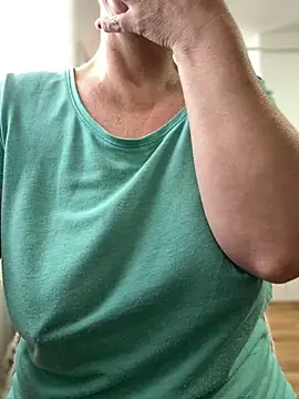 Snapshot of sweetmystery1 chatting on 05-14-26, 10:01 sweetmystery1 online show from 05-14-26, 10:01
